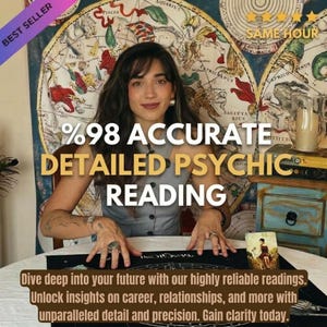 Peut inclure: Une personne en haut gris boutonné est assise devant une table avec un tapis noir et une carte de tarot. Le texte indique %98 ACCURATE DETAILED PSYCHIC READING et Dive deep into your future with our highly reliable readings. Unlock insights.