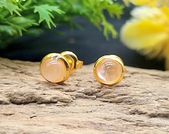 Pendientes de cuarzo rosa natural (par), con cierre de presión y baño de oro, piedra preciosa redonda de 6 mm, ideales para fiestas y ocasiones especiales.