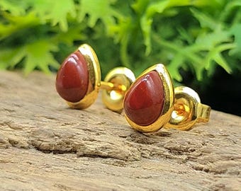 Pendientes de botón de jaspe rojo natural, par, chapados en oro, con cierre a presión, piedra preciosa en forma de pera de 4 x 6 mm, pendientes para fiestas, joyería llamativa.