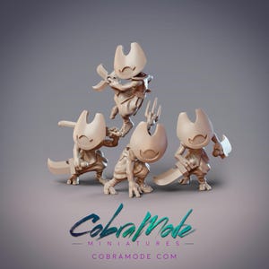 Puede incluir: Cuatro figuras en miniatura beige en varias poses de acción, cada una sosteniendo un arma. Las figuras tienen un diseño estilizado con grandes formas de cabeza curvadas y cuerpos pequeños. El logotipo de CobraMode y la dirección del sitio web están en la parte inferior.