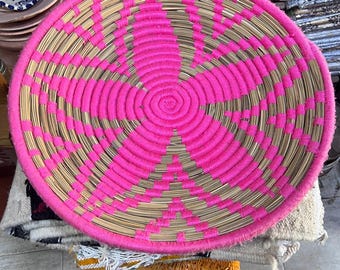 Cesto da parete marocchino intrecciato a mano – Piatto grande in paglia, decorazione geometrica a spirale