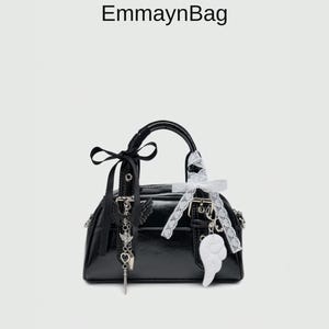 Bolso de mano negro de cuero con lazo, mini bolso de asa superior estilo gótico con charms