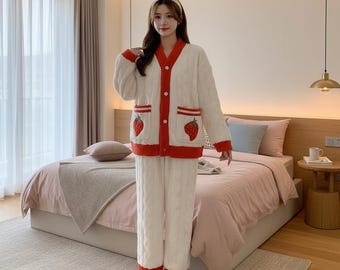 Women’s Strawberry Coral Velvet Pajama Set – Thick Warm Two-Piece Sleepwear, Pink Cardigan Homewear for Autumn Winter