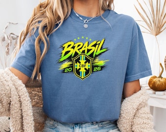 Camiseta Brasil Neon Emblem, Orgullo Nacional Brasileño, Camiseta del Mundial 2026, Camiseta para Aficionados al Fútbol, Regalo para Amantes del Deporte, Ropa Brasileña