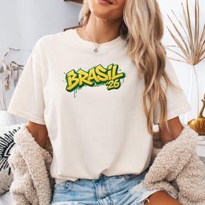 Camiseta Brasil 26, Camiseta para amantes del fútbol, Camiseta del Mundial 2026, Top para aficionados al fútbol, Camiseta Copa del Mundo, Regalo para amantes del deporte, Ropa de Brasil imagen 7