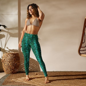 Emerald Elven Dragon Scales Armour Yoga Leggings