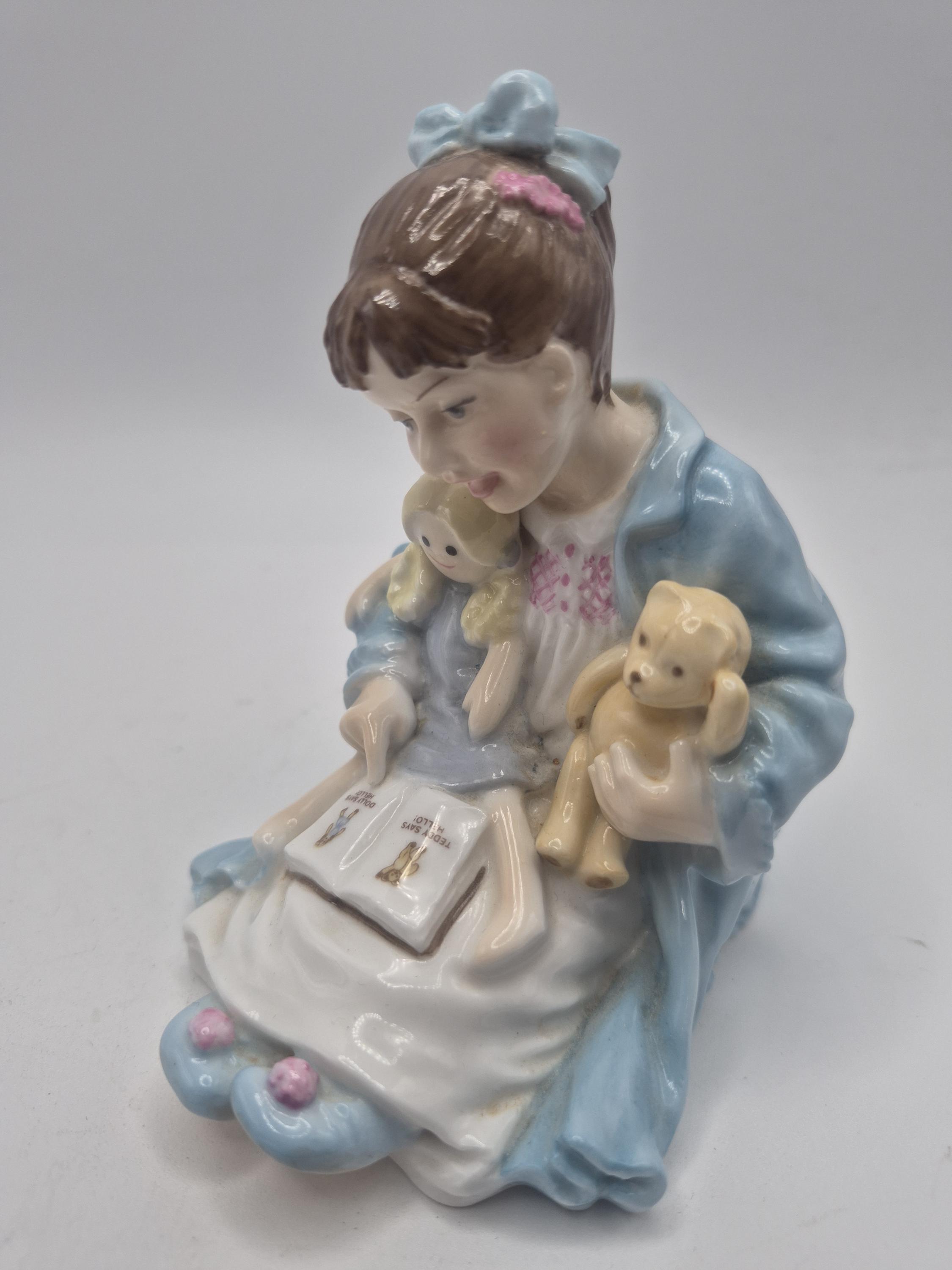 ロイヤルウースター　フィギュリン Katie's Day Schooltime Royal Worcester Porcelain Figurine “katie's Day – Storytime