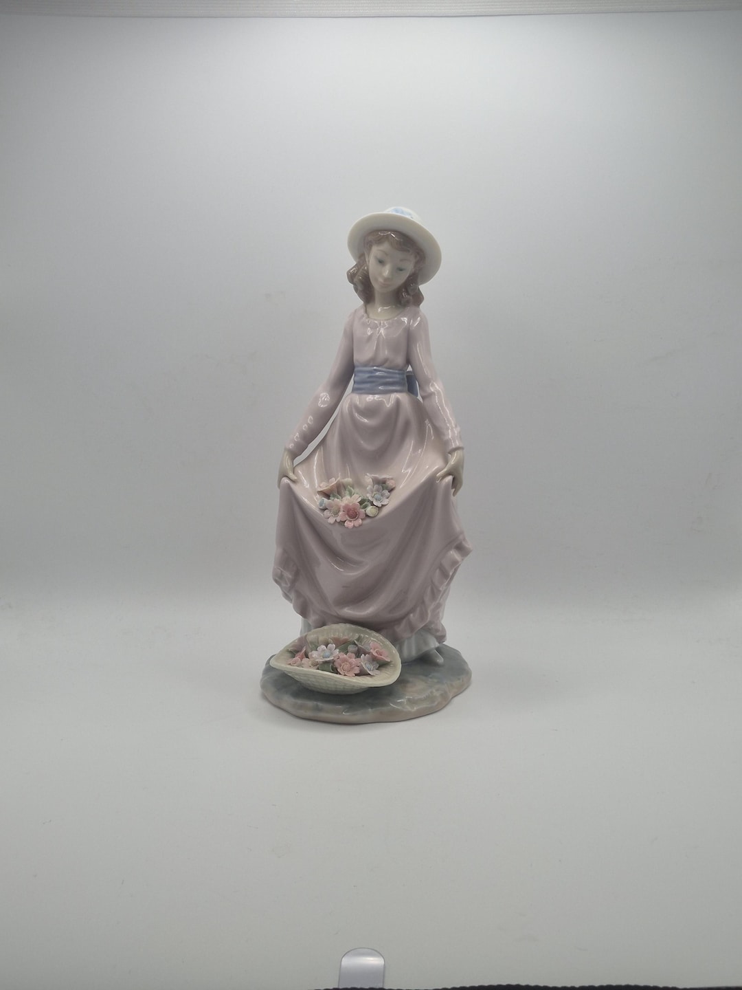 Lladró Porcelain Figurine No. 5027 – “flowers in the Basket