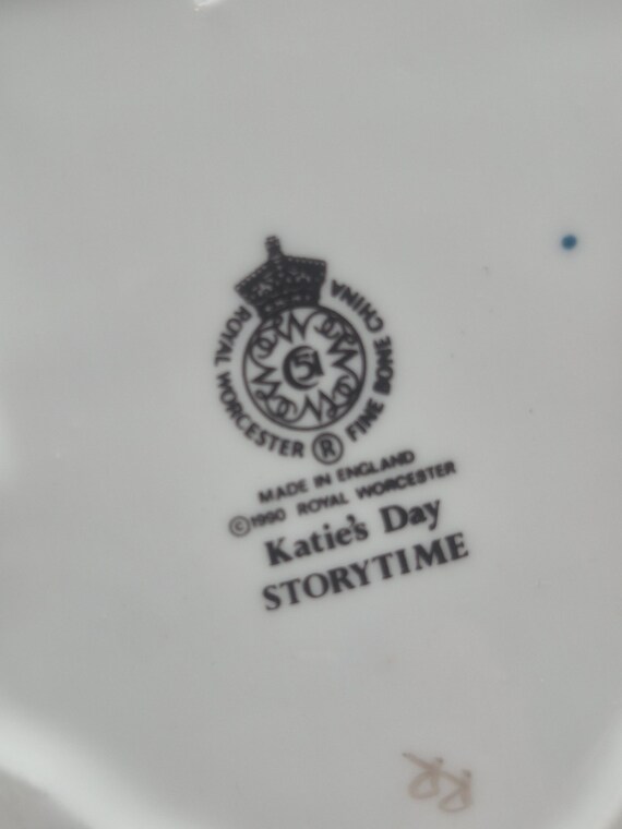 Royal Worcester Porcelain Figurine “katie's Day – Storytime