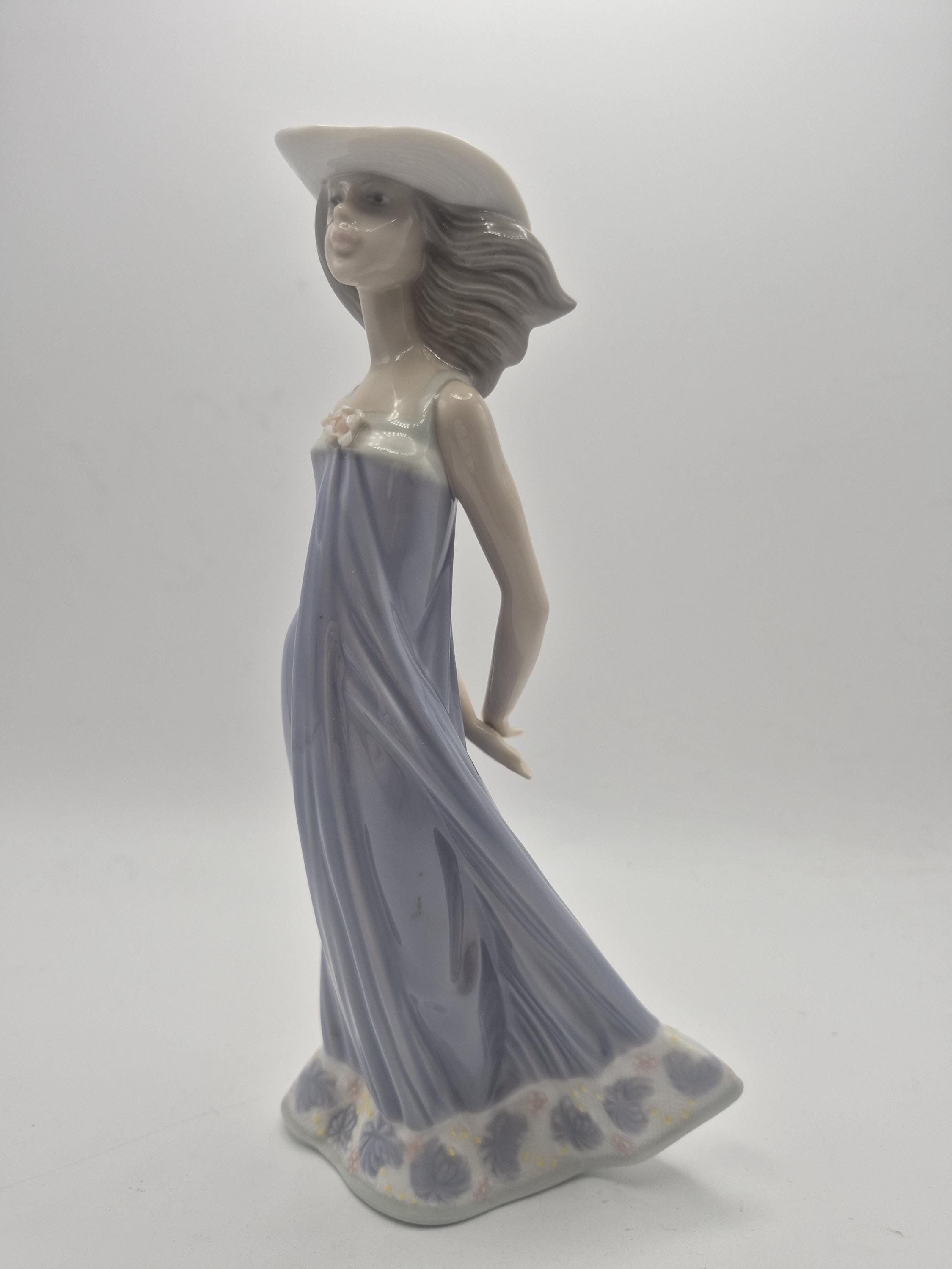 Lladró “susan” Porcelain Figurine – Elegant Lady in Long Dress and