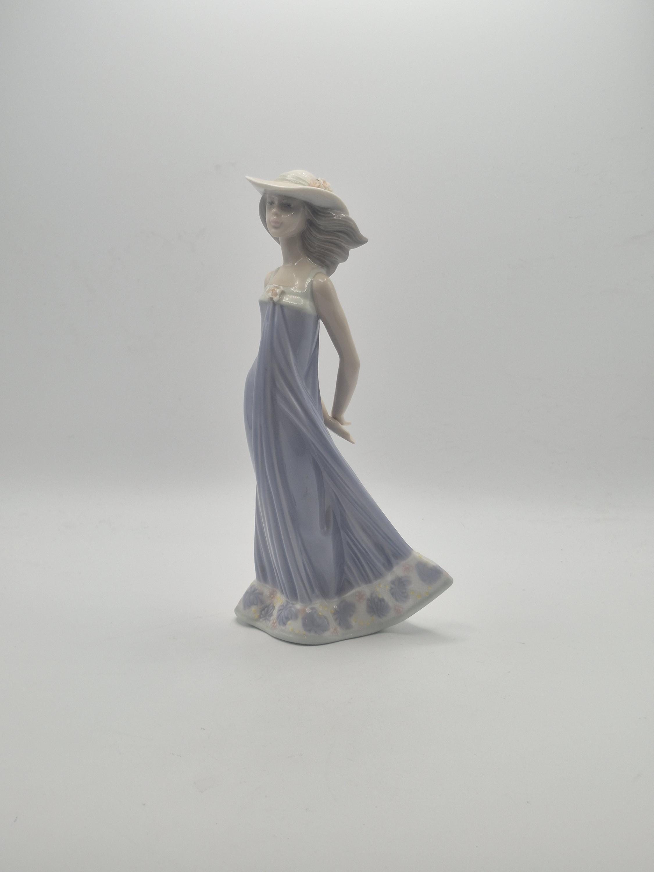 Lladró “susan” Porcelain Figurine – Elegant Lady in Long Dress and