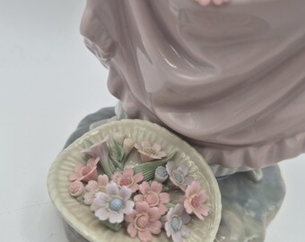 Lladró Porcelain Figurine No. 5027 – “flowers in the Basket