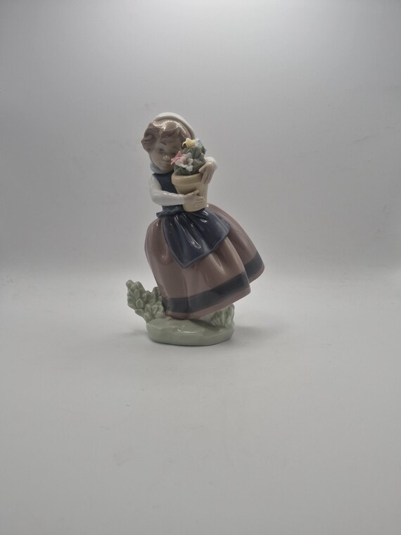 Lladró “spring is Here” Porcelain Figurine No. 5223, Spain, 1983