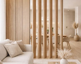 Holz Raumteiler mit Drehbaren Lamellen - Massiver Holz Raumtrenner - Moderne Lamellen Trennwand nach Maß