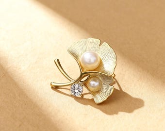 ヴィンテージ 赤いてんとう虫の葉のラペルピンブローチ ドイツ製