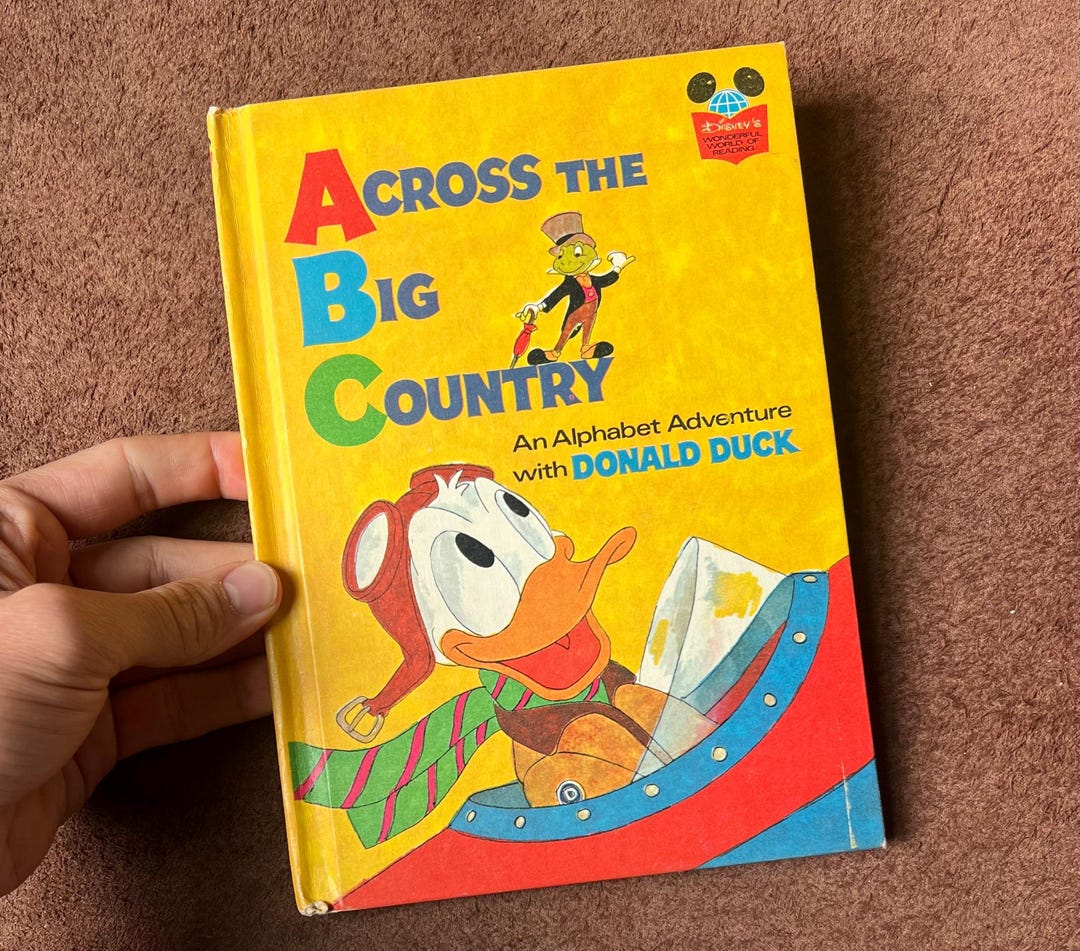 レア70年代Donald Duck ノートブック レトロデザイン Vintage Donald Duck Childrens Alphabet Book ACROSS the BIG COUNTRY