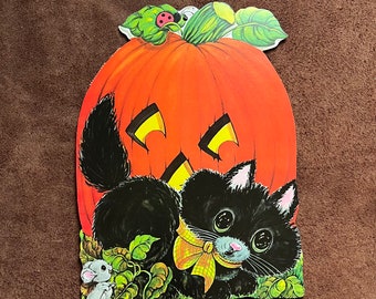 Cute vintage Halloween decoration - jack-o’-lantern black cat