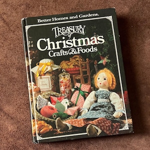 Vintage 70s 80s - treasury of Christmas crafts and food - better homes and gardens - hard cover book
