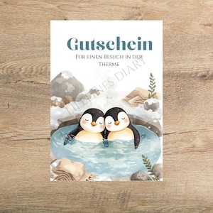 Puede incluir: Un vale de regalo con una ilustración en acuarela de dos pingüinos en un balneario. El texto en la parte superior dice "Gutschein" y "FÜR EINEN BESUCH IN DER THERME". El fondo presenta rocas y follaje.