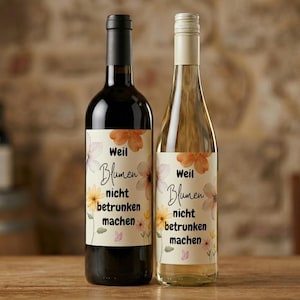 Könnte beinhalten: Ein Set aus drei Keramikvasen in verschiedenen Höhen und Formen. Die Vasen sind mit einer matten, weißen Oberfläche glasiert und bieten eine minimalistische Ästhetik. Die höchste Vase ist etwa 25 cm hoch.