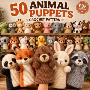 Op de afbeelding: Een verzameling van 50 gehaakte dierenhandpoppen met onder andere een panda, vos, beer, konijn en wasbeer op de voorgrond, met nog veel meer kleine knuffelfiguren op houten planken op de achtergrond. De tekst luidt 50 ANIMAL PUPPETS CROCHET PATTERN.