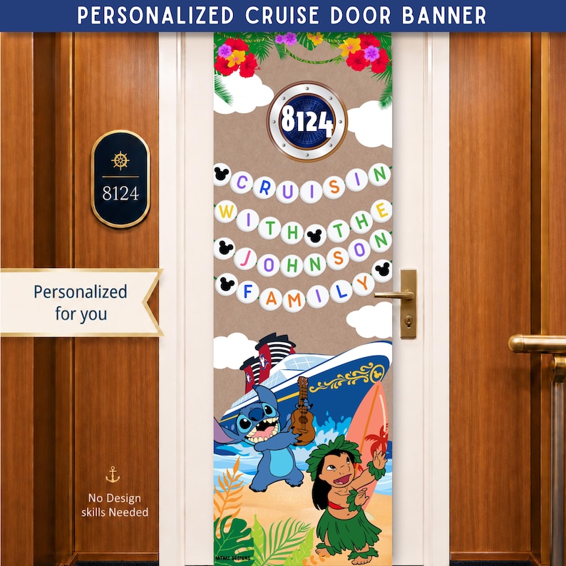 Puede incluir: Un banner de puerta de crucero personalizado con el texto "Cruisin' with the Johnson Family" y el n&uacute;mero "8124". El banner presenta a los personajes de Disney Stitch y Lilo, un crucero y flores tropicales.