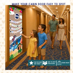 Puede incluir: Una puerta de camarote de crucero decorada con una colorida cubierta de puerta tem&aacute;tica de Lilo & Stitch, con el texto "Cruisin' With The Johnson Family". La puerta tambi&eacute;n tiene un n&uacute;mero de habitaci&oacute;n y est&aacute; decorada con flores. La imagen incluye el texto "Make Your Cabin Door Easy To Spot".