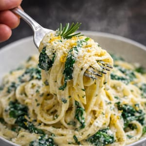 20-Minuten-Eintopf Cremige Pasta, Knoblauch Parmesan Spinat Zitrone Rosmarin Abendessen PDF