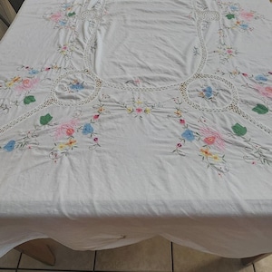 Vintage 1950s Hand Embroidered Cutwork Floral Tablecloth, 64x81 White Linen Table Cloth, Cottagecore Decor, Wedding Table Linen