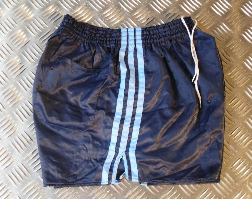 passen Anerkennung Fausthandschuh pantaloncini adidas anni 80 Institut ...