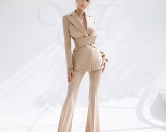 Beige Maßanzug Frauen, Breite Revers Blazer Set, Gürtel Schlaghose Outfit