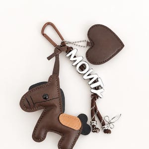 Personalisierter Pferd Schlüsselanhänger | Pony Plüsch Keychain | Name bis 5 Buchstaben | Individuelles Geschenk | Cute Horse Keyring
