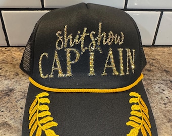 Gorra de camionero Shitshow Captain con diamantes de imitación dorados iridiscentes