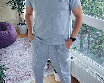 Conjunto de Moletom Masculino em Algodão | Camiseta Texturizada e Calça Jogger | Look Casual de Verão | Roupa Confortável para Relaxar | Conjunto para Academia e Uso Urbano