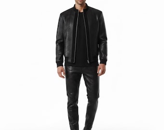 Chaqueta bomber de lujo de piel de serpiente negra con relieve para hombre, abrigo de motociclista ajustado con textura de pitón hecho a mano, regalo urbano para él.