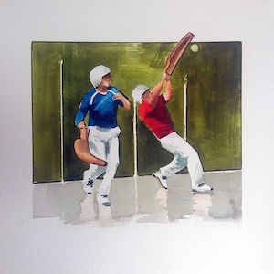 Puede incluir: Pintura a la acuarela de dos figuras jugando un deporte contra una pared verde. Una figura, con una camisa roja, golpea una pelota pequeña con un bate de madera. La otra figura, con una camisa azul, corre con un guante de cuero.