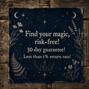 Peut inclure: Une banni&egrave;re carr&eacute;e en tissu bleu fonc&eacute; avec des illustrations dor&eacute;es de croissants de lune, d'&eacute;toiles, de foug&egrave;res et de fleurs sauvages. Le texte indique : Find your magic, risk-free! 30 day guarantee! Less than 1% return rate! Une fiole est centr&eacute;e.
