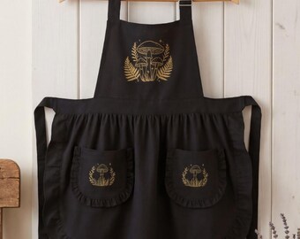 Rüschenschürze mit Pilzmotiv, Küchenschürze im Cottagecore-Stil mit Taschen, Kochschürzenkleid im Whimsigoth-Stil, süßes Geschenk für Bäckerinnen mit Pilzmotiv, Zauberkochschürze