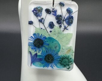 Pressed Flower Resin Keychain, Handmade Botanical Floral Keyring