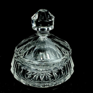 Vintage crystal bonbon dish with lid - cut lead crystal bonbon box with diamond-shaped knob - elegant candy dish