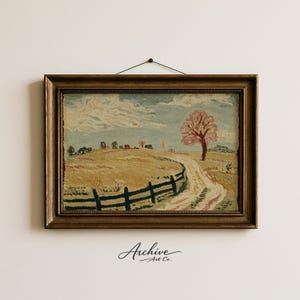 Pode incluir: Uma pintura de paisagem emoldurada com um caminho de terra sinuoso, uma cerca preta e uma árvore com folhas cor-de-rosa. A obra de arte é definida contra um fundo de céu nublado e um campo de grama amarela e marrom. A moldura é marrom escuro.