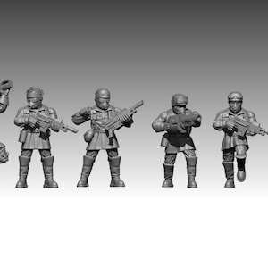 Puede incluir: Imagen en escala de grises de seis figuras de soldados en miniatura en poses de combate. Cada figura está vestida con un uniforme y casco militar, y armada con armas. Las figuras están de pie sobre una superficie plana.