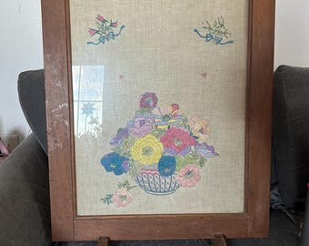 Protector de chimenea antiguo de roble bordado