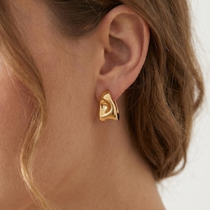 18K Gold Filled klobige Creolen, minimalistische skulpturale Ohrringe, moderne Statement Creolen, mutige Gold Ohrringe Geschenk für sie