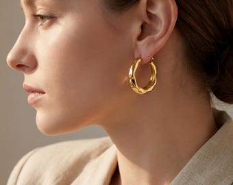 Pendientes de aro gruesos chapados en oro de 18 quilates, aros de oro gruesos, pendientes minimalistas llamativos, joyería de oro atrevida, regalo moderno para ella.