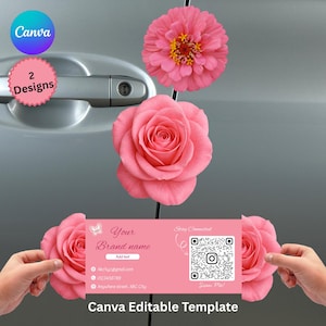 Può includere: Decorazione floreale rosa per portiera auto con modello di biglietto da visita. Il biglietto da visita presenta una grafica a farfalla, informazioni di contatto e un codice QR. L'immagine include anche il testo "Canva Editable Template".