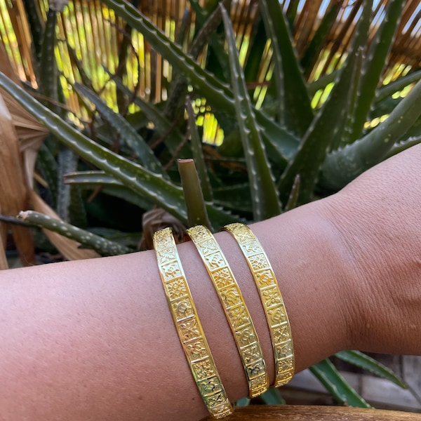 Gold Hawaiian fashion bangle bracelets • 18k gold filled • petroglyph turtle with Hawaiian quilt design alternating •