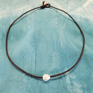 Pearl choker fresh water pearl necklace leather cord choker black choker white pearl necklace singel pearl necklace