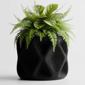 Könnte beinhalten: Ein Set aus drei Keramikbechern mit gesprenkelter, matter Oberfläche. Die Becher sind in Creme-, Hellgrau- und Dunkelgrautönen gehalten. Jeder Becher hat ein schlichtes, minimalistisches Design.