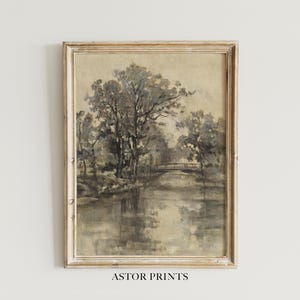 Peut inclure: Une impression de paysage vintage encadrée représentant un paysage aquatique serein avec des arbres et un petit pont. L'œuvre est rendue dans des tons sourds de gris et de brun, avec le texte "ASTOR PRINTS" en bas.